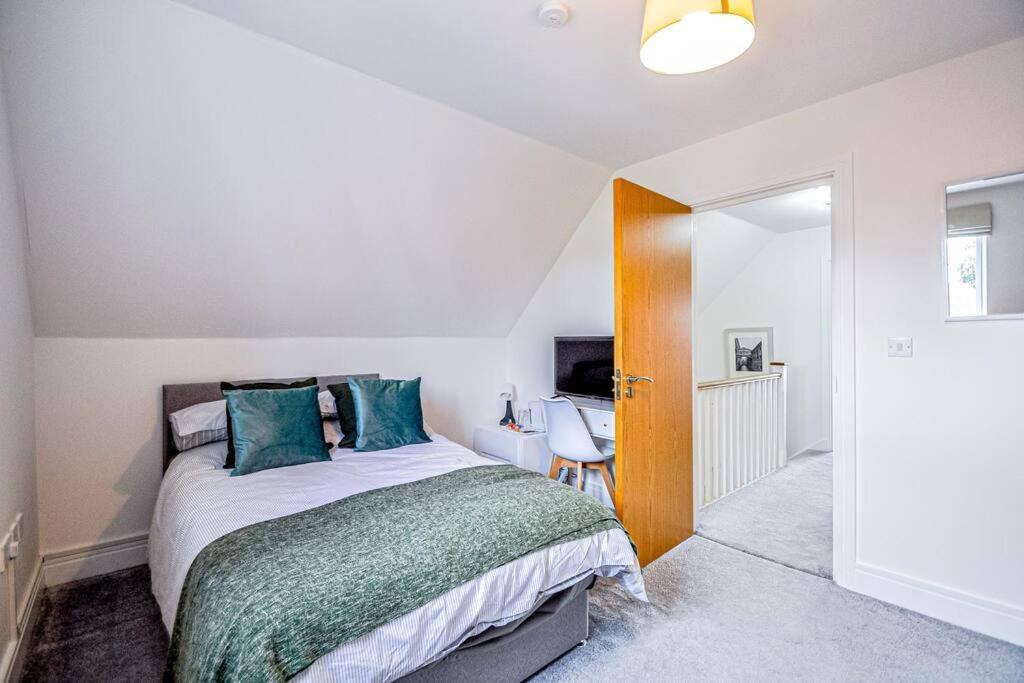 Entire House Sleeps 8 Near The River Thames Maidenhead Esterno foto