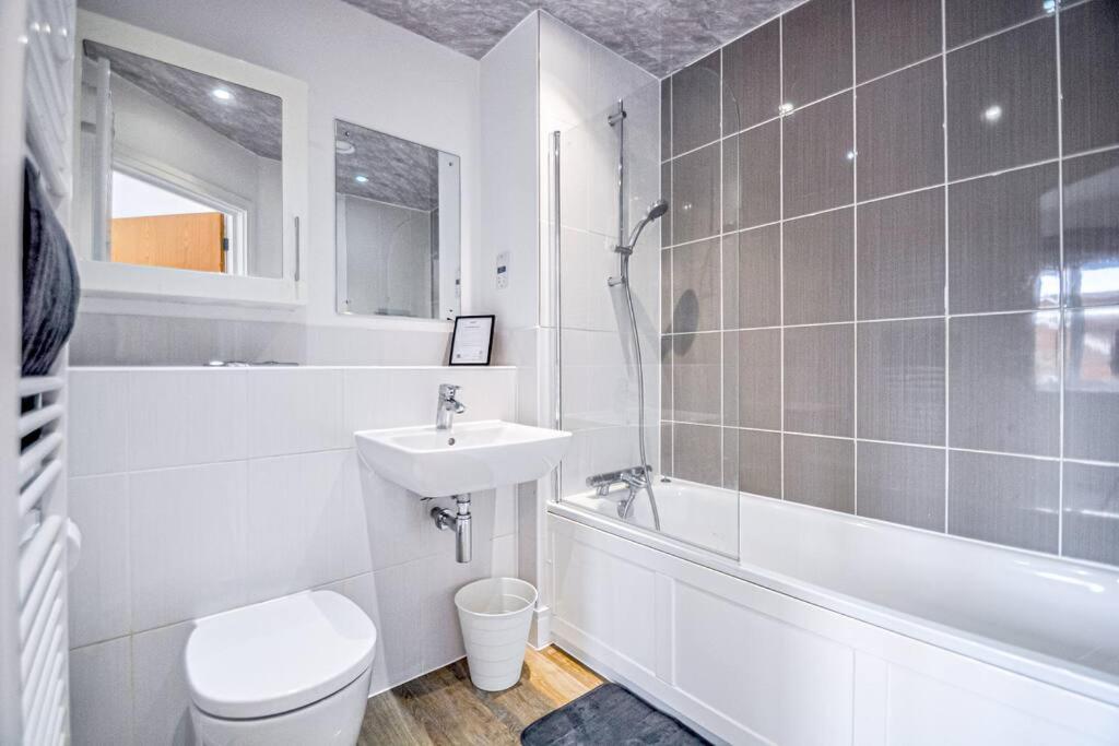 Entire House Sleeps 8 Near The River Thames Maidenhead Esterno foto