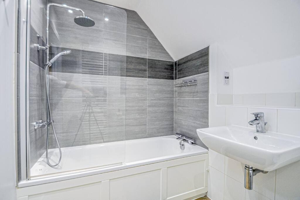 Entire House Sleeps 8 Near The River Thames Maidenhead Esterno foto